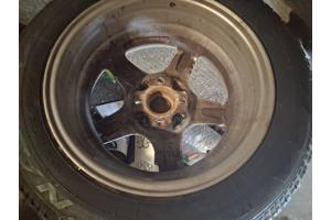 twee autobanden te koop alweers